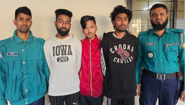 সিলেটে সিএনজি অটোরিক্সায় ছিনতাই, গ্রেপ্তার ৩