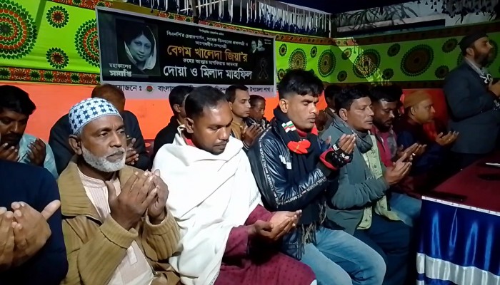 ‎হোসেনপুরে বেগম খালেদা জিয়ার আত্মার মাগফিরাত  কামনায় শ্রমিক দলের দোয়া মাহফিল