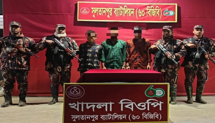 ​বুড়িচংয়ে অন্তঃসত্ত্বা নারী হত্যাকাণ্ড: ভারতে পালানোর আগমুহূর্তে ৩ আসামি গ্রেফতার