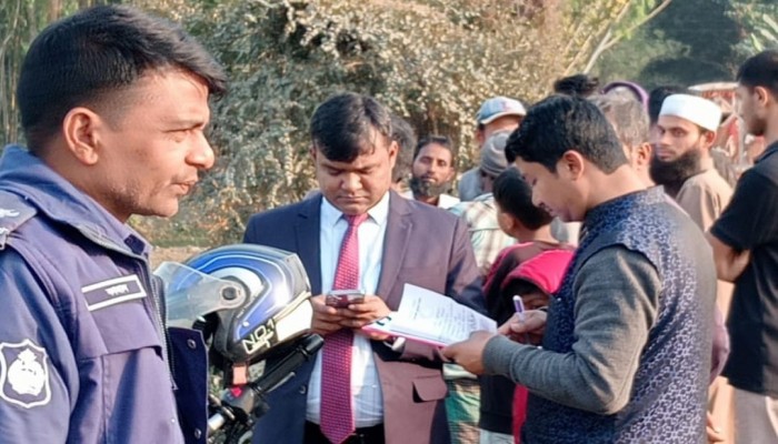কুড়িগ্রামে গভীর রাতে অবৈধ মাটি উত্তোলনের বিরুদ্ধে ভ্রাম্যমাণ আদালতের অভিযান জরিমানা ১ লাখ ২৫ হাজার টাকা, জব্দ ২ ট্রাক্টর