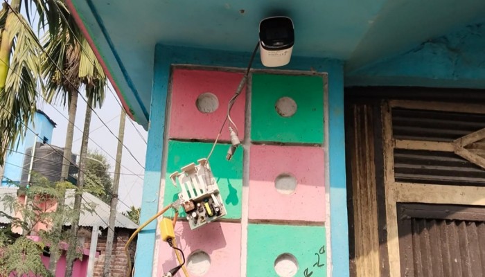 ফুলবাড়ীতে মাদক বিক্রেতাদের দৌরাত্ম্য, ভাঙচুর করা হচ্ছে বাড়ির সিসি ক্যামেরা