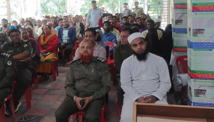 লামায় বন্যহাতির ক্ষতিগ্রস্তদের মাঝে চেক বিতরণ