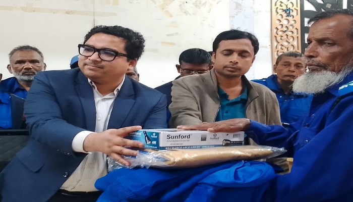 মণিরামপুরে গ্রাম পুলিশদের মাঝে বাইসাইকেল পোশাক সহ ২১টি সরঞ্জাম বিতরণ