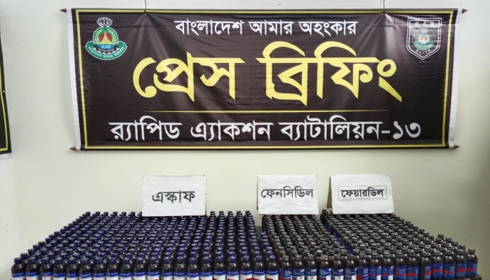 *র‍্যাব-১৩ এর অভিযানে লালমনিরহাটে বিপুল পরিমাণ মাদকসহ একজন মহিলা মাদকব্যবসায়ী গ্রেফতার; ৩১১ বোতল এসকাফ (ESKuf), ৯৮ বোতল ফেনসিডিল (PHENSEDYL) ও ১৩৩ বোতল ফেয়ারডিল (Fairdyl) (সর্বমোট ৫৪২ বোতল) জব্দ।*