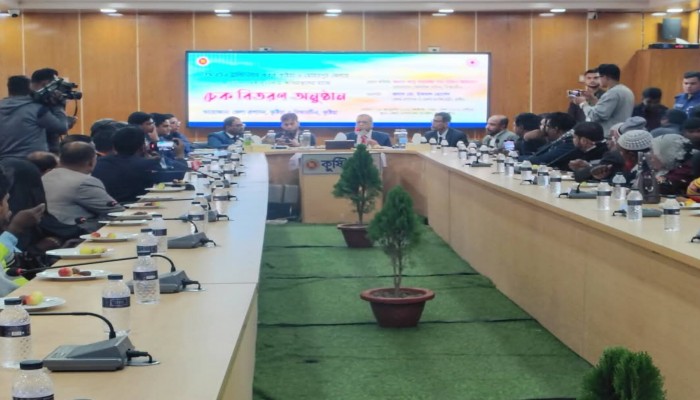 সড়ক দূর্ঘটনায় ক্ষতিগ্রস্তদের মাঝে ২ কোটি ৮০ লক্ষ টাকার চেক বিতরণ