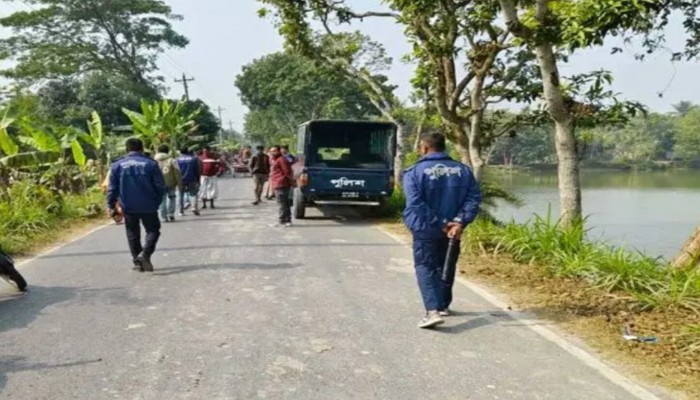 কুমারখালীতে পুকুর দখল নিয়ে দু’পক্ষের  ধাওয়া-পাল্টা ধাওয়া