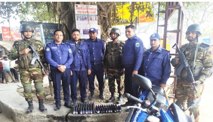 তানোরে যৌথ বাহিনীর অভিযানে ১শ'১৫ বোতল ফেনসিডিলসহ মোটরসাইকেল জব্দ