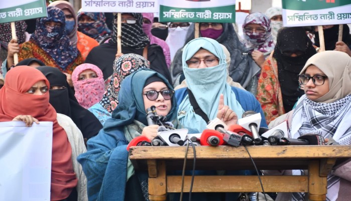 সম্মিলিত নারী প্রয়াসের মানববন্ধন: বিএনপি নেতা মোশাররফ আহমেদ ঠাকুরকে গ্রেফতারের দাবি