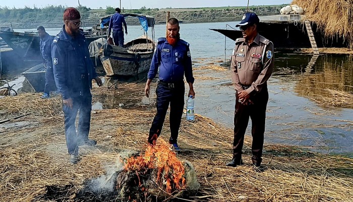 টাঙ্গাইলে নিষিদ্ধ কারেন্ট জাল জব্দ