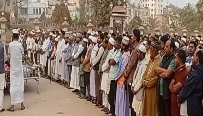 ব্রাহ্মণপাড়ায় কণ্ঠশিল্পী শিমুলের মায়ের দাফন সম্পন্ন