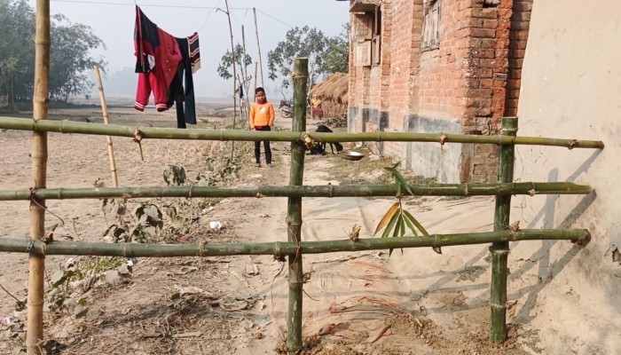 বদরগঞ্জে প্রতিহিংসা বশত বসতবাড়ি যাওয়ার রাস্তা বন্ধ করলেন প্রভাবশালী, ভুক্তভোগী থানায় অভিযোগ।