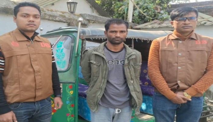 ময়মনসিংহে ডিবি পুলিশের পৃথক দুটি অভিযানে ২ মাদক ব্যবসায়ী গ্রেফতার