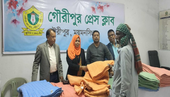 ​দরিদ্র শ্রমজীবী মানুষের মাঝে গৌরীপুর প্রেস ক্লাবের শীতবস্ত্র উপহার