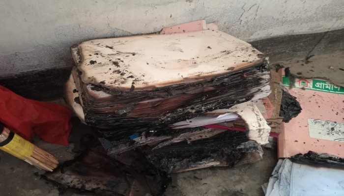 গৌরীপুরে গ্রামীণ ব্যাংকের কার্যালয়ে দুর্বৃত্তের আগুন