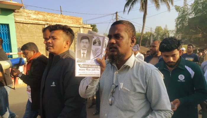 রাজস্থলীতে ধানের শীষের পক্ষে মাঠে তৃণমূল বিএনপি বর্ণাঢ্য মিছিল ও গণসংযোগ, লিফলেট বিতরণ