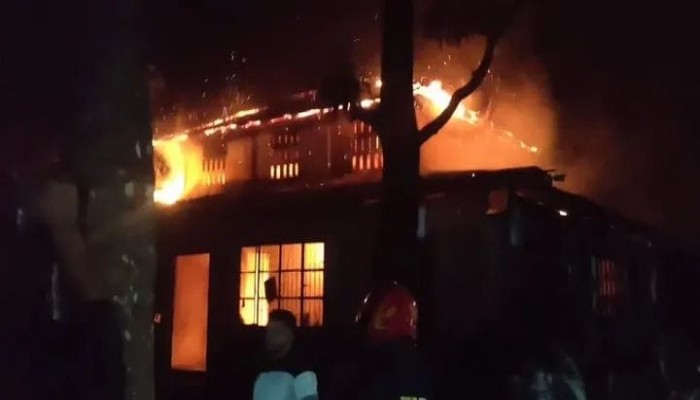 বোয়ালখালীতে গ্যাস সিলিন্ডার বিস্ফোরণ আগুনে পুড়ল ৬ বসতঘর
