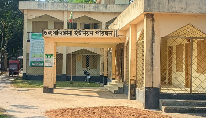 কেন্দুয়ায় পূর্ববিরোধের জেরে সন্ত্রাসী হামলা ও দেড় লাখ টাকা ছিনতাই, আহত ২