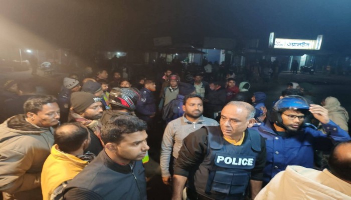পুলিশের ওপর নিষিদ্ধ আওয়ামী লীগের নেতাকর্মীদের হামলা, আহত ৪ পুলিশ