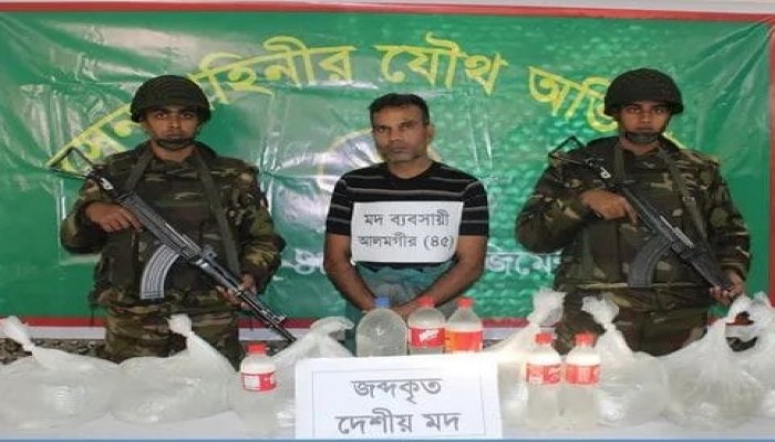 বোয়ালখালীতে ৫৫ লিটার মদসহ আটক এক