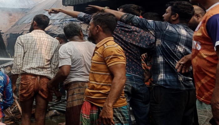 গলাচিপা পৌর এলাকায় অগ্নিকাণ্ডে ৫ টি ঘর ভষ্মিভূত