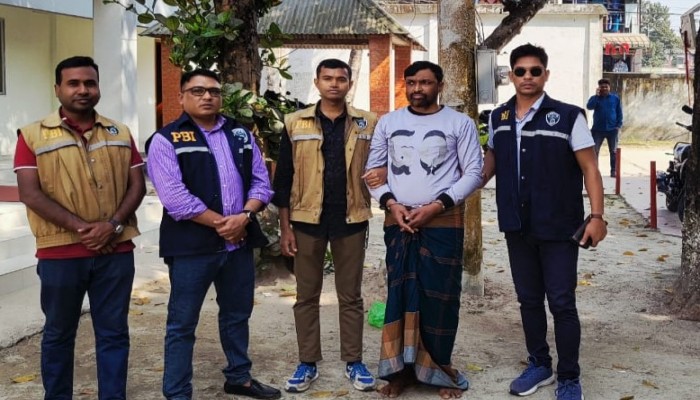 মানিকগঞ্জে পিবিআই’র অভিযানে ১৭ মামলার আসামি কুদ্দুস ডাকাত গ্রেপ্তার