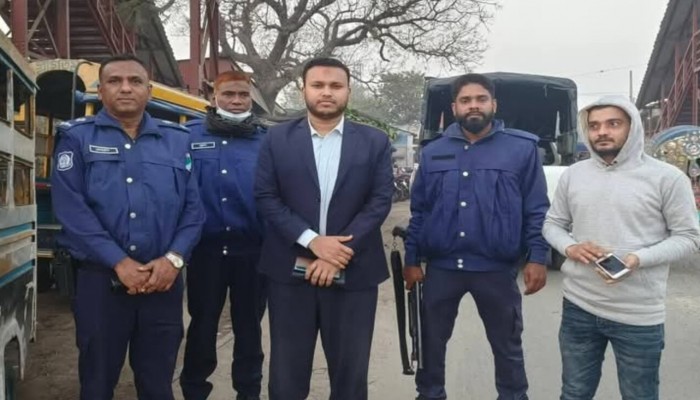 ভেড়ামারা রেলওয়ে প্লাটফর্মে ভ্রাম্যমাণ আদালতের অভিযান