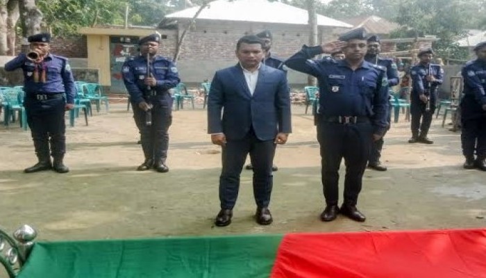রাষ্ট্রিয় মর্যাদায় বীর মুক্তিযোদ্ধার  দাফন সম্পন্ন