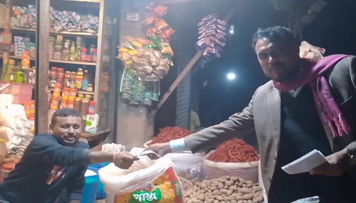 ‎হোসেনপুরে ধানের শীষের পক্ষে লিফলেট বিতরণ