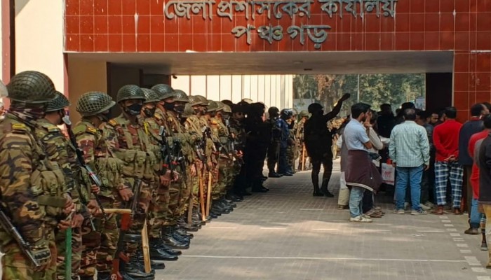 পঞ্চগড়ে আচরণবিধি লঙ্ঘনের অভিযোগ, রিটার্নিং কর্মকর্তার বিরুদ্ধে পক্ষপাতের দাবি এনসিপি জামায়াত জোটের