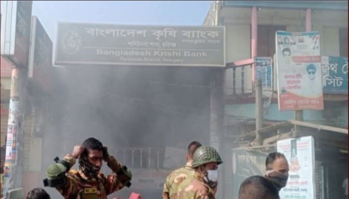 ​নবীগঞ্জে কৃষি ব্যাংকের গোডাউনে ভয়াবহ অগ্নিকাণ্ড