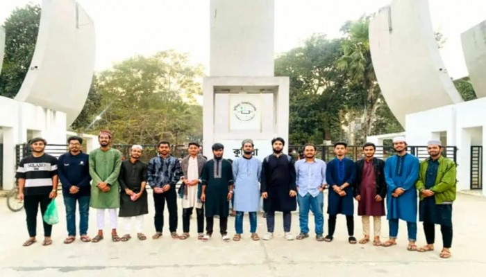 ​‎পবিত্র শবে বরাত উপলক্ষে কুবি গাউছিয়া কমিটির মিলাদ ও হালুয়া-রুটি বিতরণ