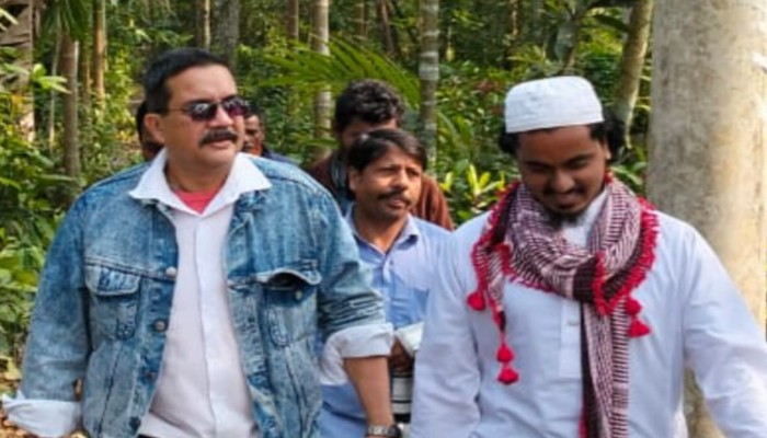 ​ঝালকাঠি-১ আসনে মোরগ মার্কায় গণসংযোগে ব্যস্ত স্বতন্ত্র প্রার্থী মেজর সাব্বির