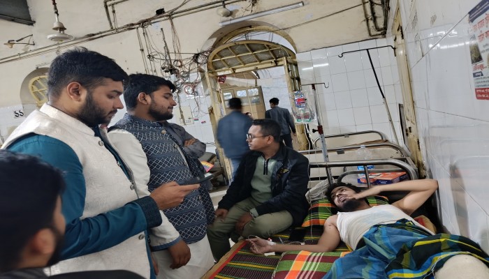 শহীদ ওসমান হাদী’র হত্যার বিচার দাবিতে আয়োজিত শান্তিপূর্ণ কর্মসূচিতে পুলিশের হামলায় আহত