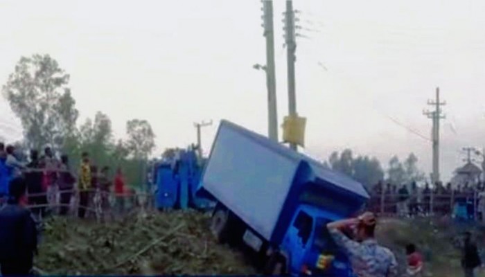 ফুলবাড়ীতে কাভার্টভ্যান দূর্ঘটনায় রাঙ্গামাটি প্রাণবঙ্গ মিলসের চালক নিহত