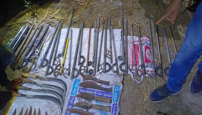বাগমারায় বিপুল পরিমাণ দেশী অস্ত্র উদ্ধার