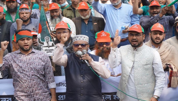 ঢাকা-৬ আসনে ড. আব্দুল মান্নানের সমর্থনে বিশাল গণমিছিল ৪০দিন নগর ভবন তালা দিয়ে বন্ধ রাখার জবাব জনগণ ব্যালটের মাধ্যমে দেবে - ড. মান্নান