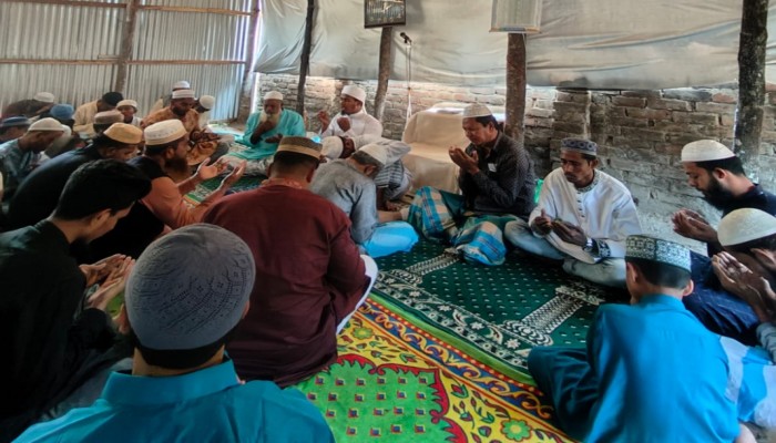 মুলাদীতে খালেদা জিয়ার রুহের মাগফিরাত কামনায় সাবেক এমপি মঙ্গুর উদ্দ্যোগে বিভিন্ন মসজিতে দোয়া-মোনাজাত ॥