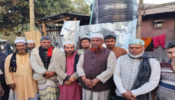 বড়াইগ্রামে ভাঙচুর হওয়া ১১টি বাড়ি মেরামতের ঘোষণা।  আমীরে জামায়াতের নির্দেশে ঘটনাস্থল পরিদর্শনে এমপি প্রার্থী আব্দুল হাকিম
