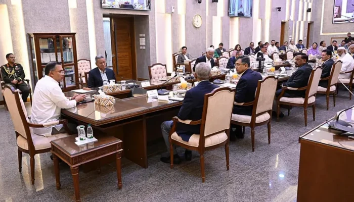 মন্ত্রিপরিষদের সঙ্গে বৈঠক করলেন প্রধানমন্ত্রী তারেক রহমান