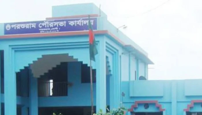 পরশুরামে ৪-৫ গুণ বেশি মূল্যে ইজারা