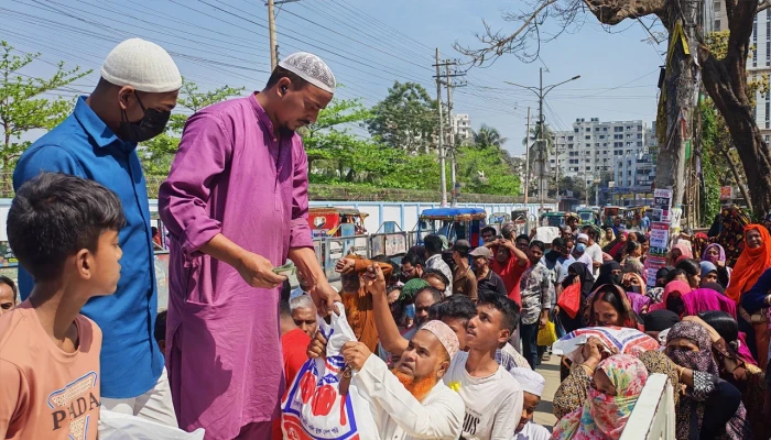 কুমিল্লায় টিসিবি পণ্য বিক্রিতে অনিয়মের অভিযোগ