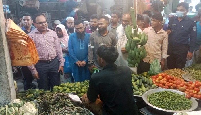 ​বুড়িচংয়ে ভ্রাম্যমান আদালতের অভিযান, জরিমানা ১০ হাজার টাকা