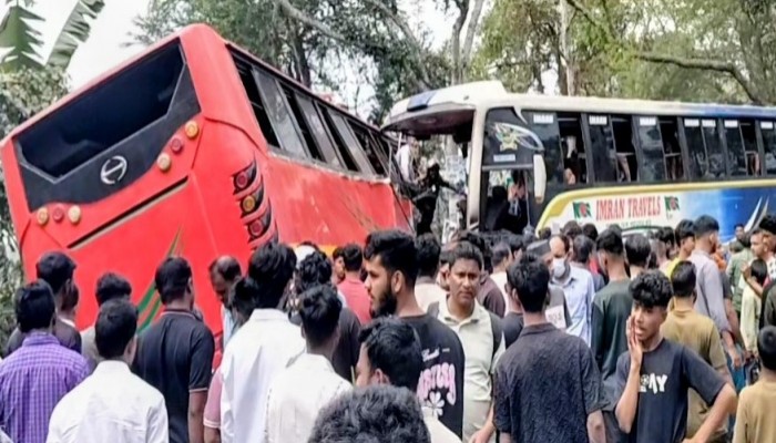 কালকিনিতে দুই বাসের মুখোমুখি সংঘর্ষে নিহত-২, আহত-২৫