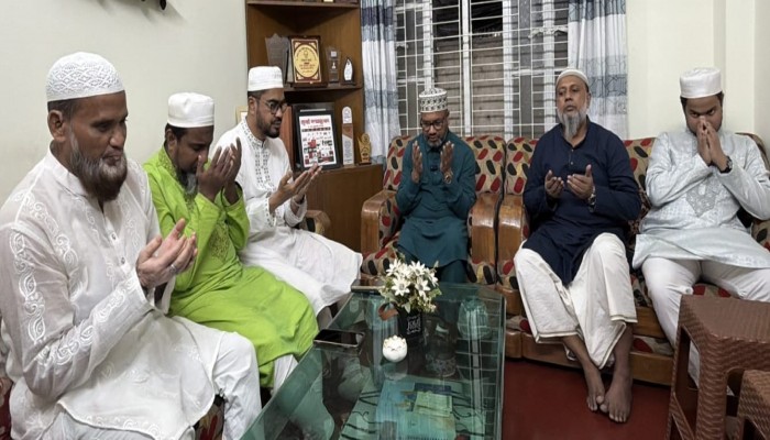 ​জুলাই অভ্যুত্থান এর শহীদ জুনায়েদ এর পরিবারের সাথে ইফতার করলেন ড. আব্দুল মান্নান