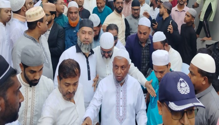 মণিরামপুরে অপ্রতিরোধ্য মাটি খাদক স্কো শিমুল