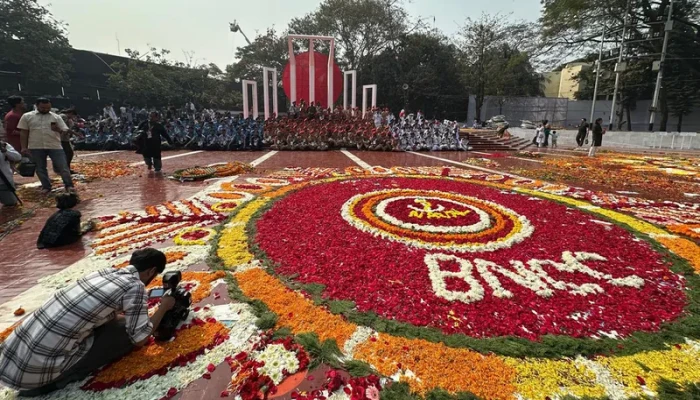 ভাষাশহীদদের প্রতি সর্বস্তরের মানুষের শ্রদ্ধা