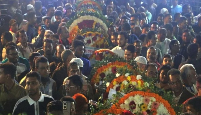 নওগাঁয় ভাষাশহীদদের শ্রদ্ধা জানাতে মানুষের ঢল
