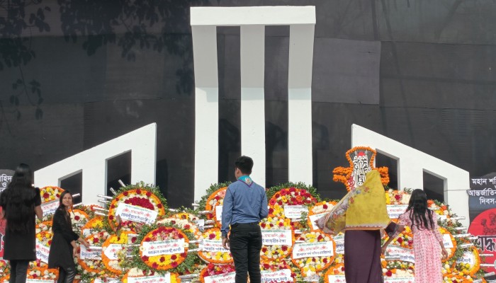নওগাঁয় যথাযোগ্য মর্যাদায় অমর একুশে ও আন্তর্জাতিক মাতৃভাষা দিবস পালিত