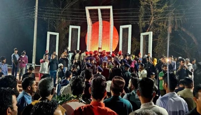 ​আন্তর্জাতিক মাতৃভাষা দিবস উপলক্ষে মৌলভীবাজার শহিদ মিনারে জনস্রোত