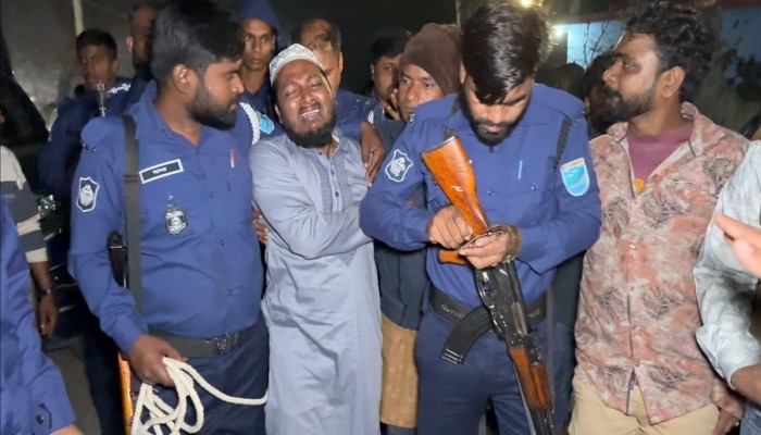 প্যারোলে মুক্তি পেয়ে বাবার জানাজায় ছাত্রদল নেতা